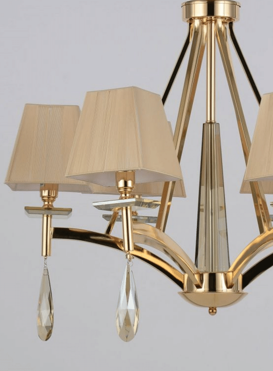 lampadari classici con cristalli da interno molto particolare per abbellire e decorare casa