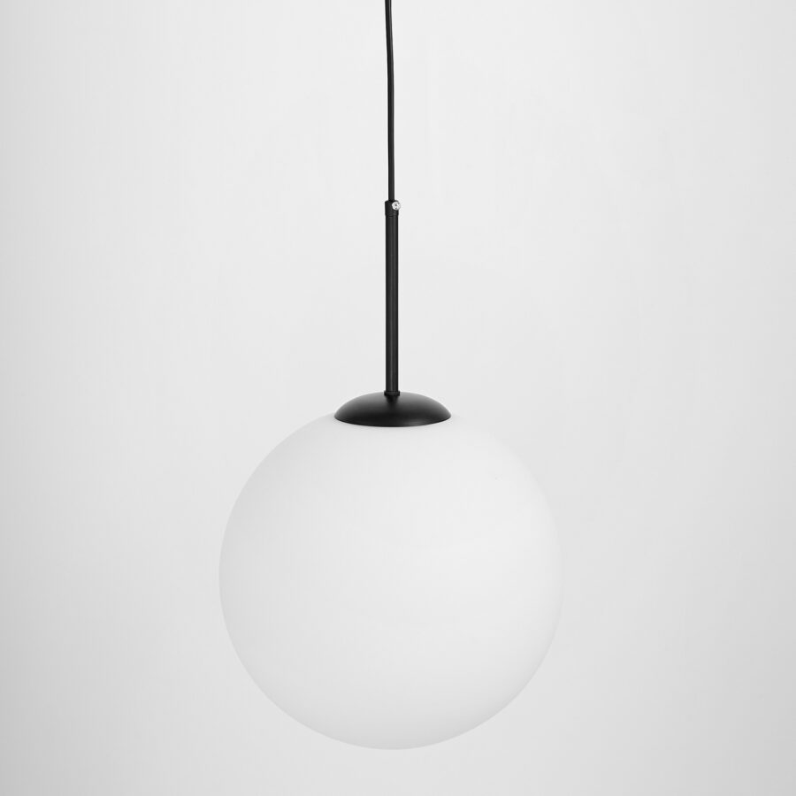 lampada a sospensione palla vetro bianco struttura nera FREDICA