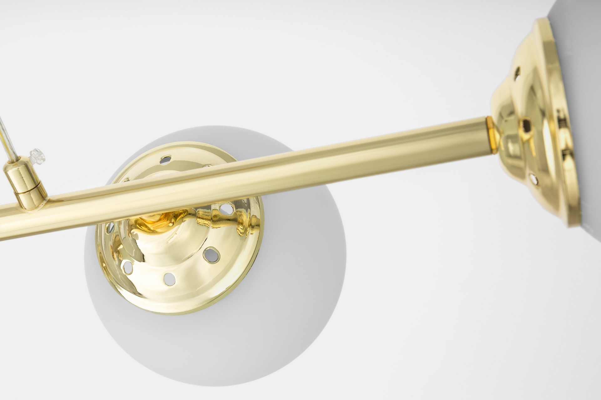 Lampadario a sferE con attacco a soffitto a piastra FINO W4