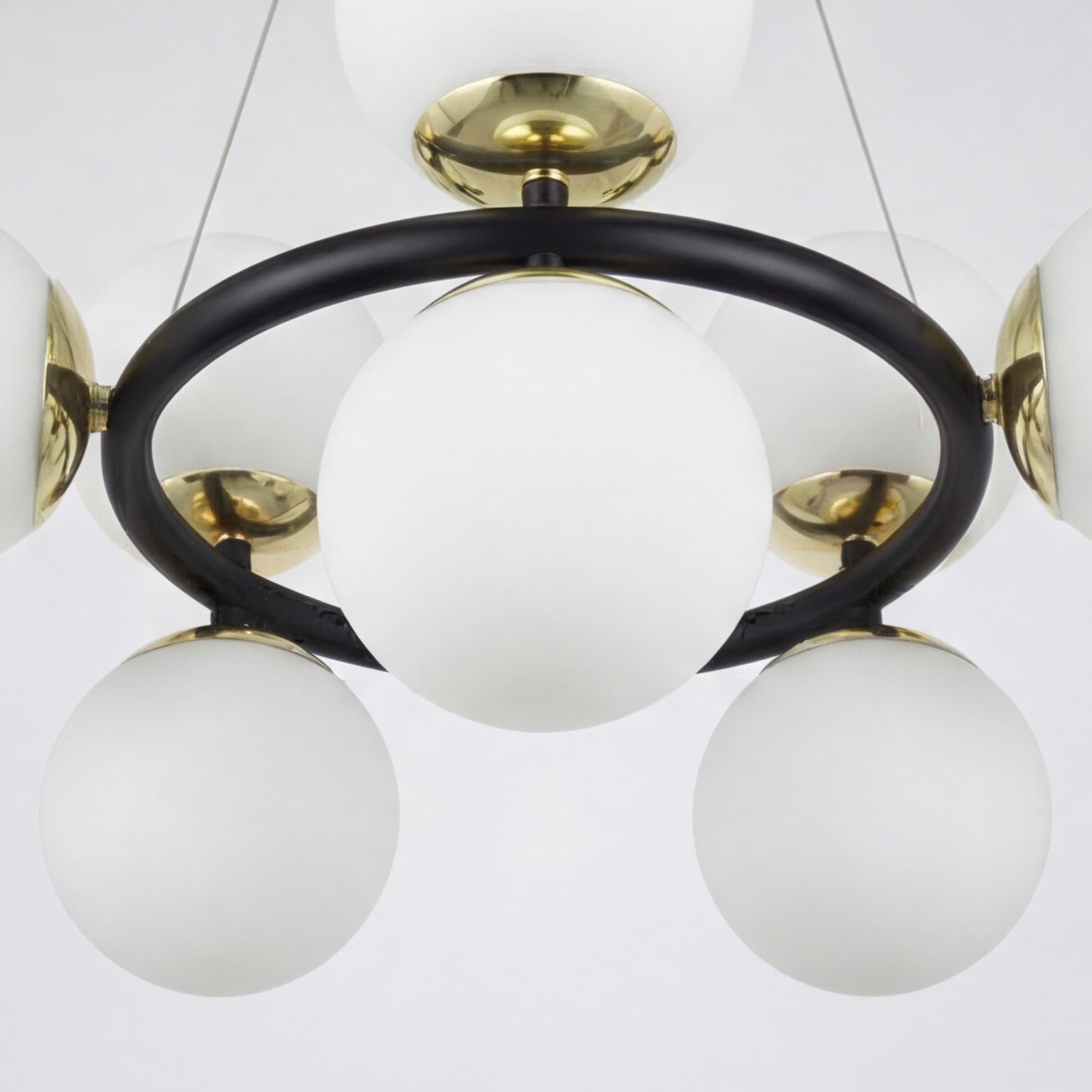Lampadario moderno 9 sfere vetro bianco