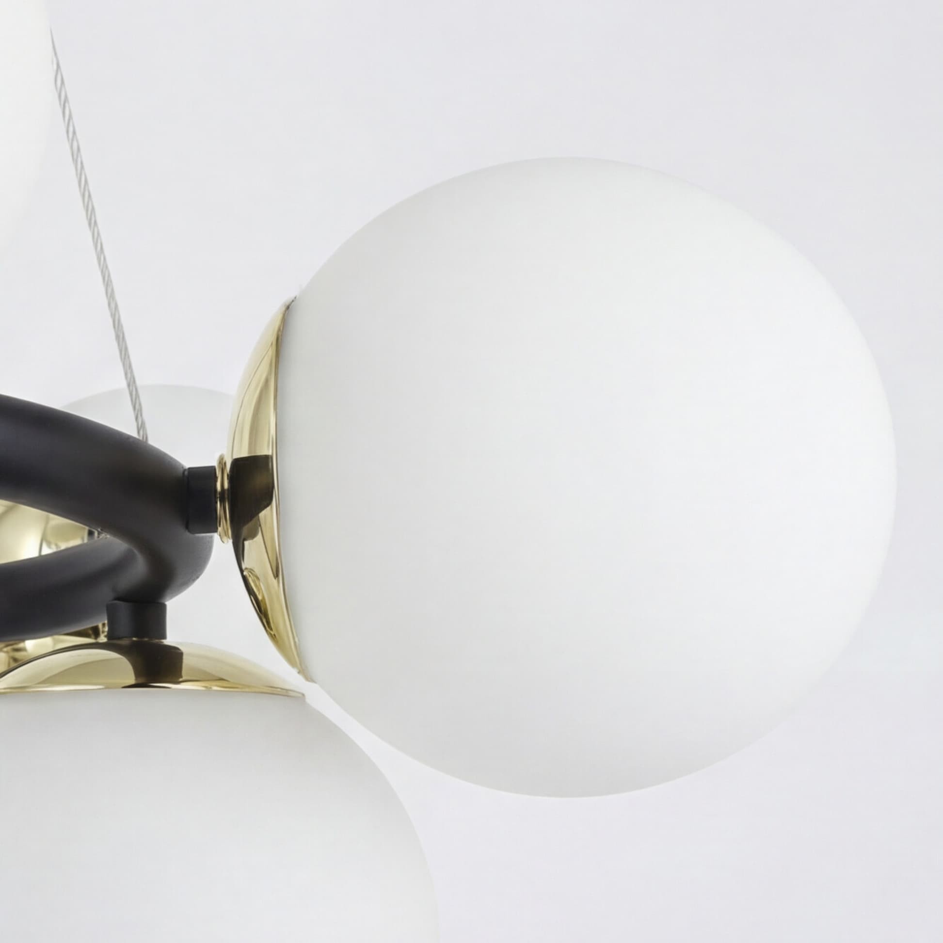 Lampadario nero oro dodici sfere design moderno